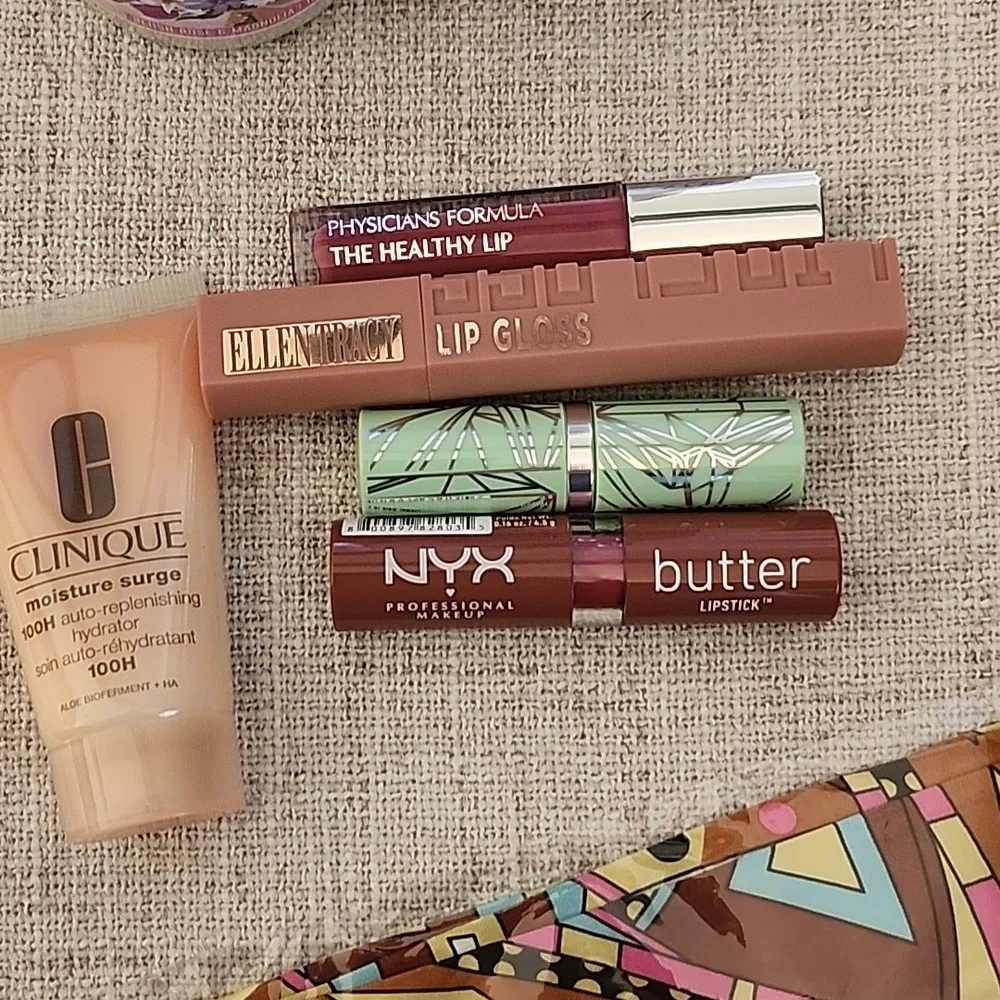 Colorful Beauty and Skincare Set - Picture 3 of 4